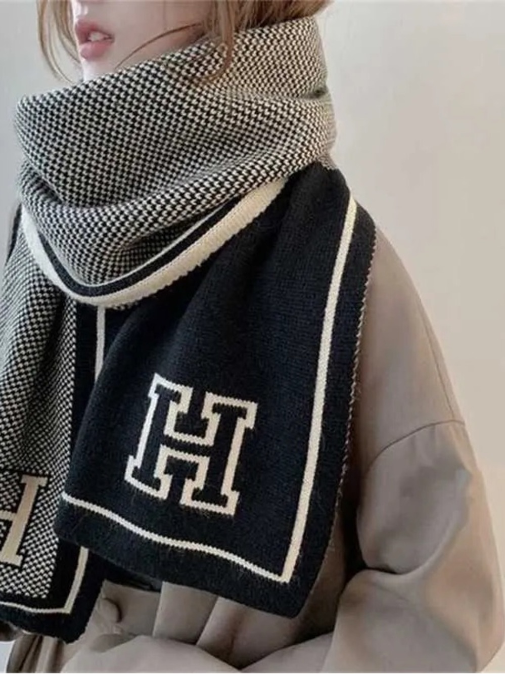 Classic Black & Cream Knit Scarf Monogram H